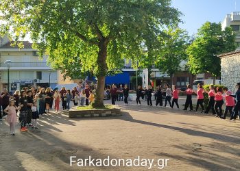 Η καρδιά του χορού χτύπησε δυνατά στην πλατεία της Φαρκαδόνας