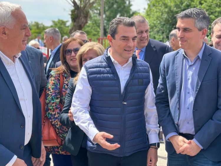 Κώστας Σκρέκας από τις αποκατεστημένες σχολικές μονάδες της Φαρκαδόνας: «Ζωντανά σχολεία σημαίνει ζωντανά χωριά»