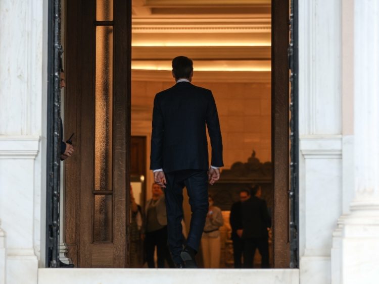 Υποβόσκουσες πιέσεις για αλλαγή «τιμονιέρη» στην ΝΔ