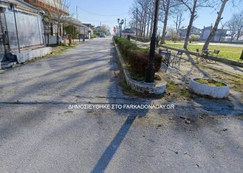 Πεζόδρομος στην πλατεία Πετροπόρου με τη βούλα της Δημοτικής Επιτροπής