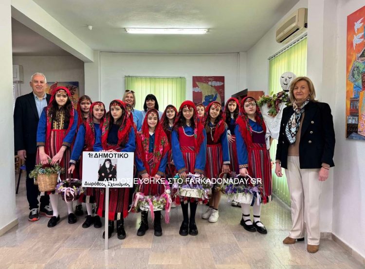 Γιορτινή Επίσκεψη από τις «Λαζαρίνες» στη Διεύθυνση Πρωτοβάθμιας Εκπαίδευσης Τρικάλων
