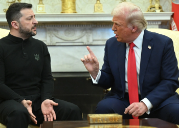 «Αδειάζει» ξανά τον Ζελένσκι ο Τραμπ: Διαρκώς ζητά πυραύλους, δεν έπρεπε να είχε αρχίσει τον πόλεμο