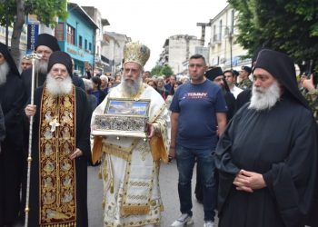 Η πόλη της Καρδίτσης κλίνει ευλαβώς γόνυ ενώπιον της Αγίας Ζώνης της Υπεραγίας Θεοτόκου