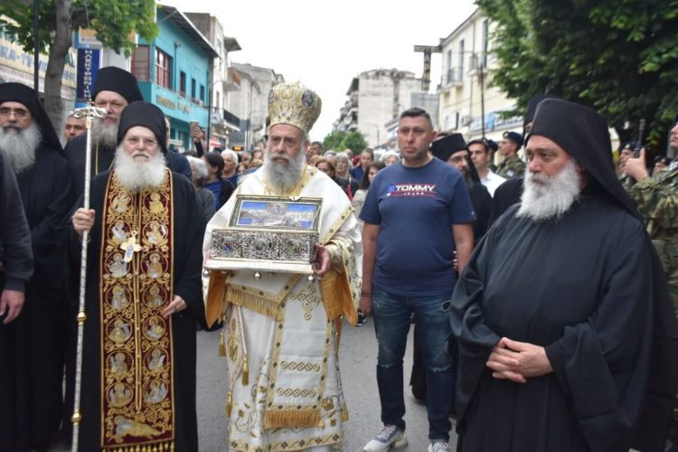 Η πόλη της Καρδίτσης κλίνει ευλαβώς γόνυ ενώπιον της Αγίας Ζώνης της Υπεραγίας Θεοτόκου