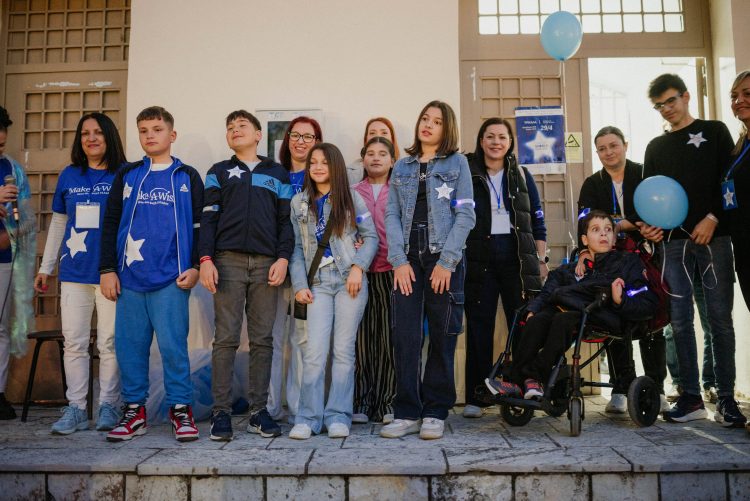 Βραδινός περίπατος στα Τρίκαλα για την Παγκόσμια Ημέρα Ευχής και τα παιδιά του Make-A-Wish Ελλάδος!