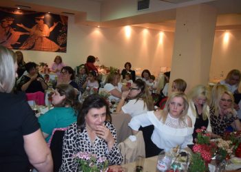 Οι γυναίκες της Φαρκαδόνας τίμησαν με σεβασμό τη Γιορτή της Μητέρας