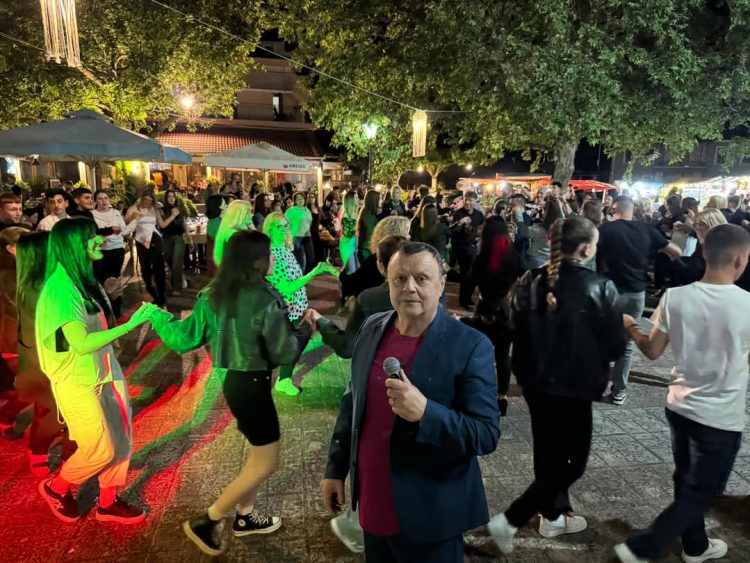 Ο Ζωσιμάς ξεσήκωσε τον κόσμο στο πανηγύρι του Πετρωτού