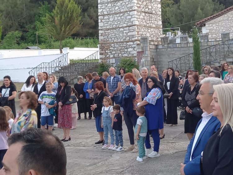 Πανηγυρικός Εσπερινός Αγίων Κωνσταντίνου και Ελένης στο Πετρωτό