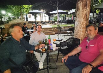 Friends, drinks και Φαρκαδόνα talk!!