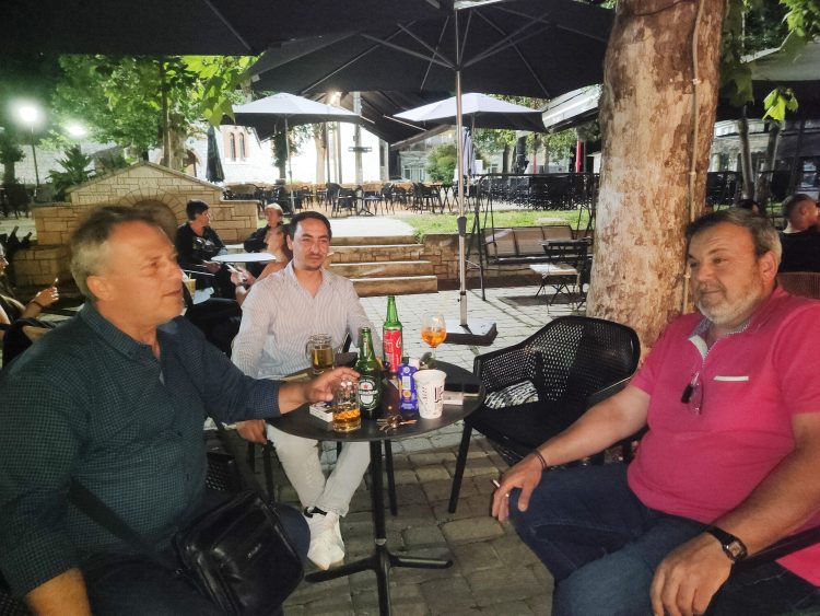 Friends, drinks και Φαρκαδόνα talk!!