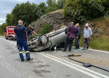 Τούμπαρε αυτοκίνητο στο δρόμο Δαμασίου-Τυρνάβου και τραυματίστηκε μια γυναίκα