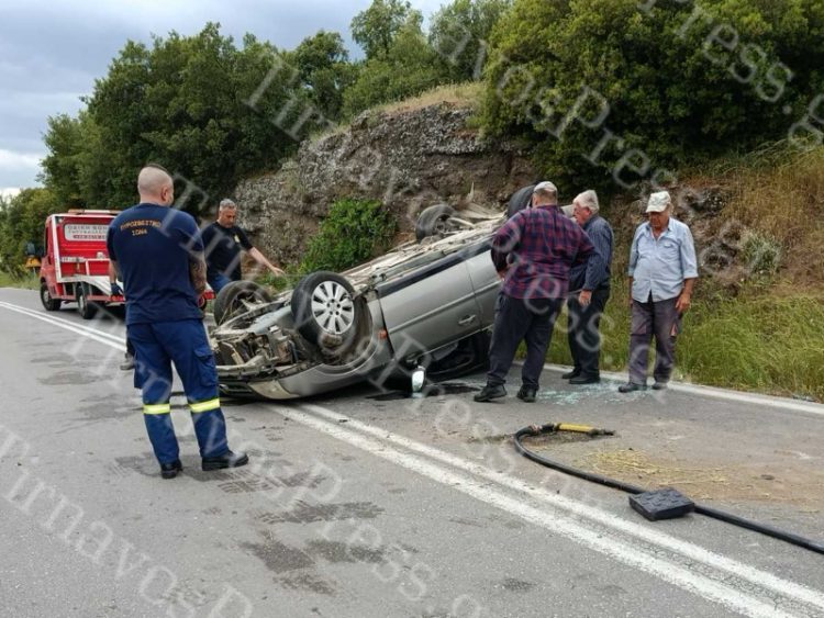 Τούμπαρε αυτοκίνητο στο δρόμο Δαμασίου-Τυρνάβου και τραυματίστηκε μια γυναίκα