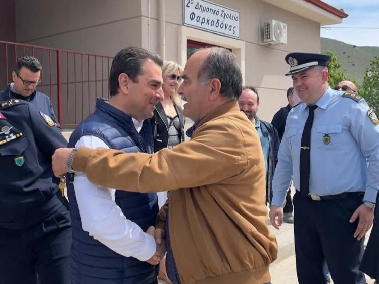 Ο Σκρέκας πραγματικά δίπλα στους ανθρώπους