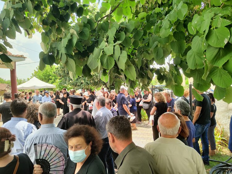 Με δάκρυα στα μάτια είπαν το τελευταίο αντίο στον π. Βασίλειο στους Γεωργανάδες