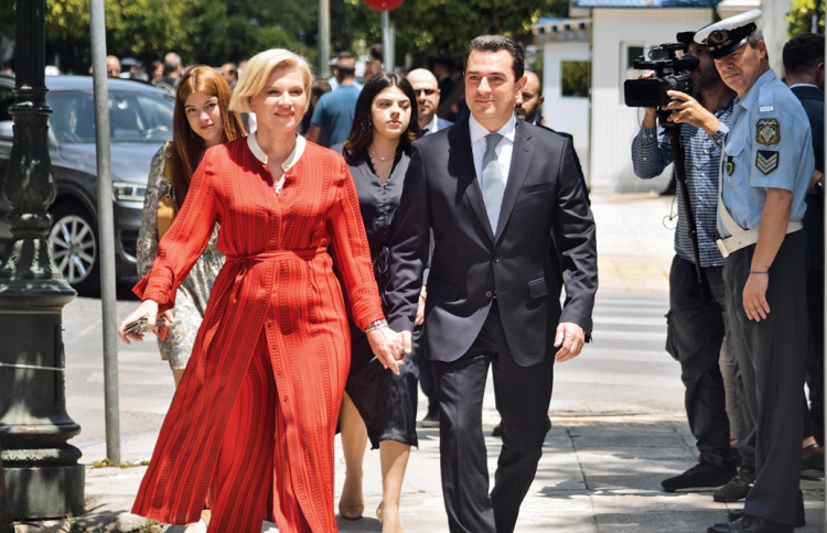 Βήμα βήμα η “γαλάζια” πορεία του νέου γραμματέα της Πειραιώς