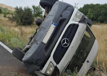 Τούμπαρε όχημα έξω από το Δαμάσι στον δρόμο που οδηγεί στο Κουτσόχερο