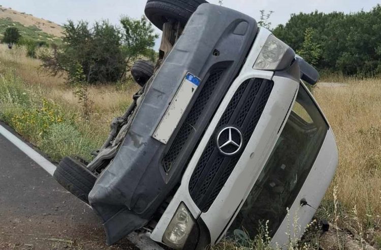 Τούμπαρε όχημα έξω από το Δαμάσι στον δρόμο που οδηγεί στο Κουτσόχερο