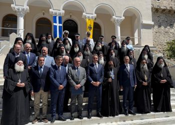 Μαζί με τον Πρωθυπουργό Κυριάκο Μητσοτάκη στο Άγιος Όρος ο Κώστας Σκρέκας