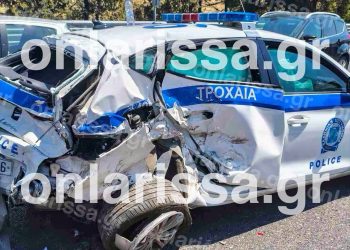 Αγροτικό όχημα έπεσε πάνω σε περιπολικό έξω από τη Λάρισα – Στο νοσοκομείο δύο αστυνομικοί, σώθηκαν από τη ζώνη ασφαλείας!