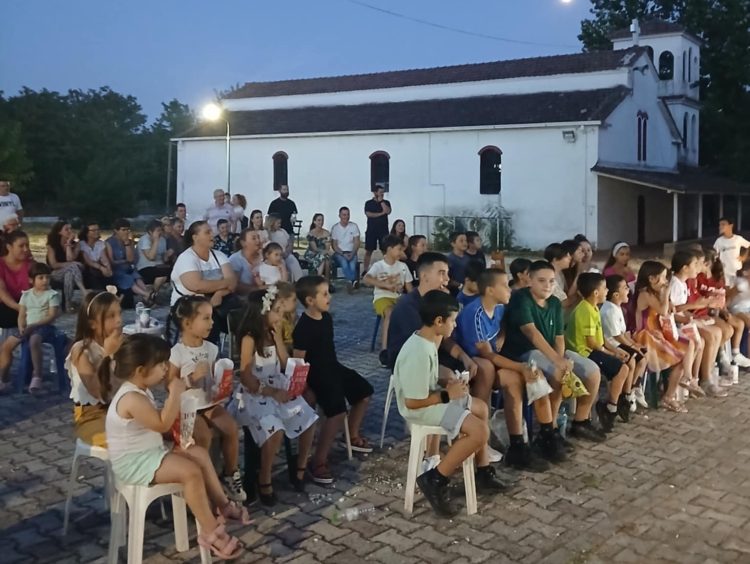 Ζωντάνεψε η παράδοση στη Φανερωμένη με θέατρο σκιών