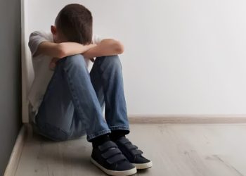 80χρονος στην Λάρισα προσέγγισε 15χρονο και του πρόσφερε χρήματα έχοντας πονηρό σκοπό – Τον πήγε σπίτι του…