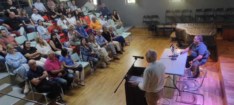 «Πολλαπλό Βιβλίο»: Στην τελική ευθεία για τη μεγάλη αλλαγή τα σχολεία της Πρωτοβάθμιας Τρικάλων