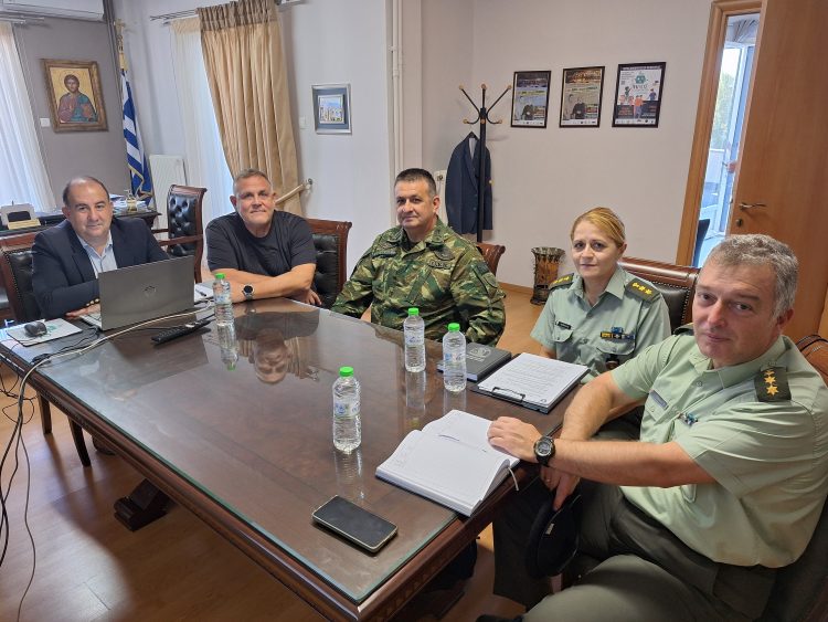 Επίσκεψη του Ταξιάρχου της ΣΜΥ  στη Διεύθυνση Δευτεροβάθμιας Εκπαίδευσης Τρικάλων