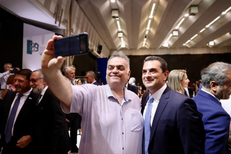 Selfie με… άρωμα ηγεσίας!