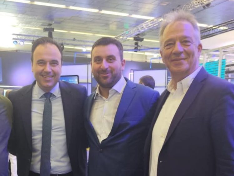 Όπου η ουσία… κι ο Μιχαλάκης!