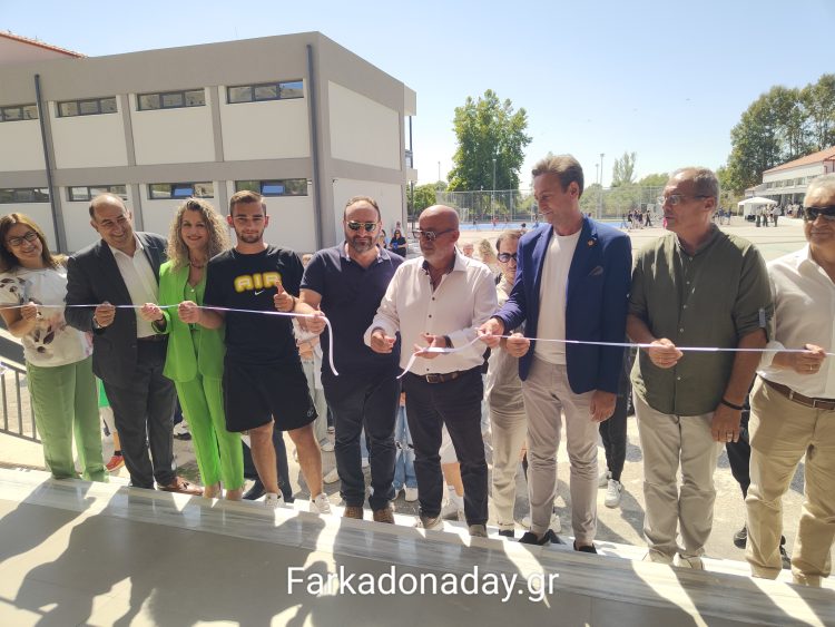 Σε κλίμα συγκίνησης έκοψαν την κορδέλα στο ανακαινισμένο ΕΠΑΛ και Γυμνάσιο Φαρκαδόνας