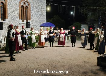 Γεύσεις, μνήμες και παράδοση στην πλατεία της Φαρκαδόνας