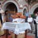 Στο προσκήνιο… διακριτικά