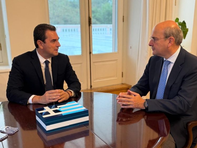 Συνάντηση Σκρέκα – Χατζηδάκη για Στήριξη Γεωργών και Κτηνοτρόφων