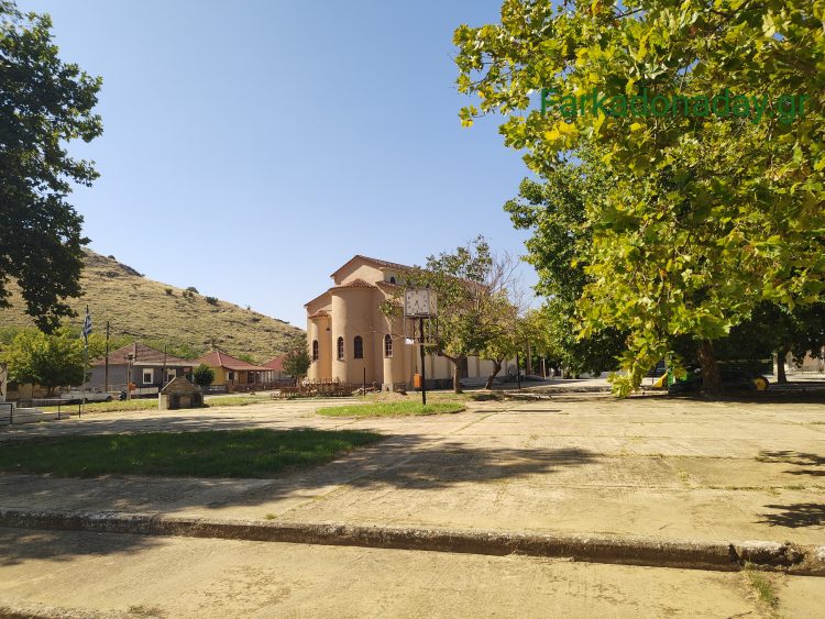 Ανάπλαση κεντρικής πλατείας Κεραμιδίου από τον Δήμο Φαρκαδόνας