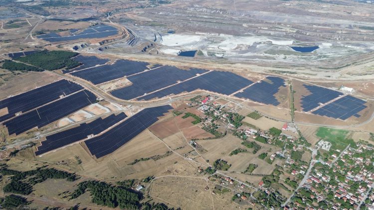 Όμιλος ΔΕΗ: Στο 90% η κατασκευή των φωτοβολταϊκών ισχύος 2,13 GW στη Δυτική Μακεδονία