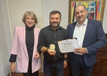 Επίσκεψη Καθηγητή Θάνου στη Διεύθυνση Δευτεροβάθμιας Εκπαίδευσης Τρικάλων