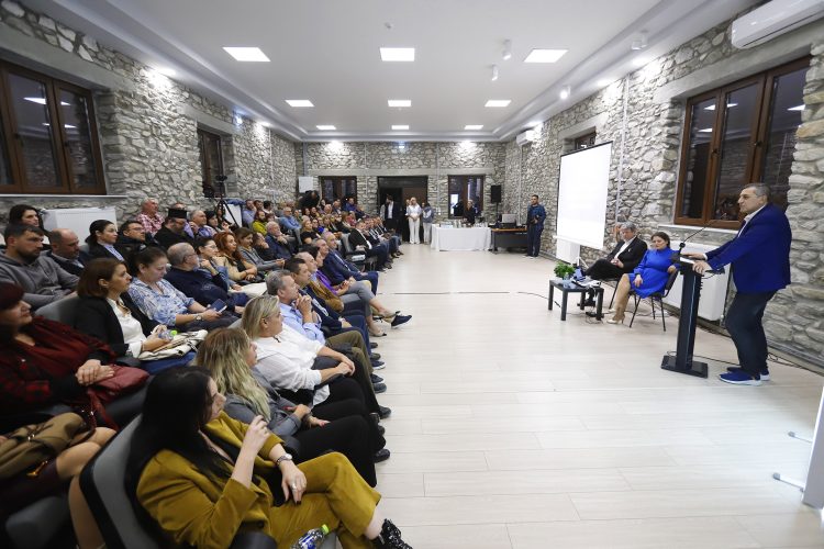 Με επιτυχία πραγματοποιήθηκε το πρώτο «Καφέ της Επιστήμης» στην Ελασσόνα