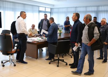 Επιστολή  Κουρέτα στο ΥΠΑΑΤ για την αναθεώρηση της νομοθεσίας αδειοδότησης σταβλικών εγκαταστάσεων φορέων εμπορίας ζώντων ζώων