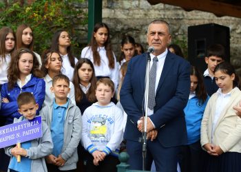 Στο Ανθηρό Καρδίτσας για την παρέλαση των δύο μαθητών ο  Κουρέτας
