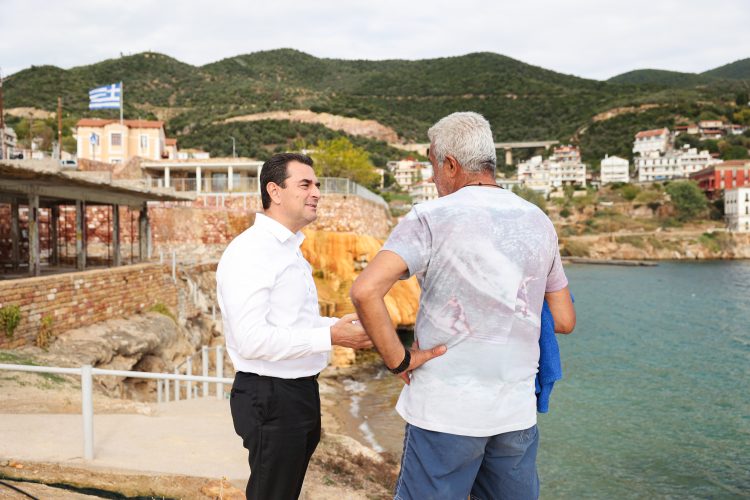 Μαζί με τους ανθρώπους της Βόρειας Εύβοιας, ο Σκρέκας