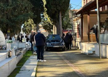 Ράγισαν καρδιές στην κηδεία της 18χρονης Ανθίας Τσαγγαρά