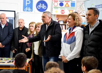 Ο Δημήτρης Κουρέτας στο 7ο Δημοτικό Σχολείο Τρικάλων στο πλαίσιο του προγράμματος «Ποδηλατώντας ΑΣΦΑΛΩΣ με το ΕΣΠΑ»