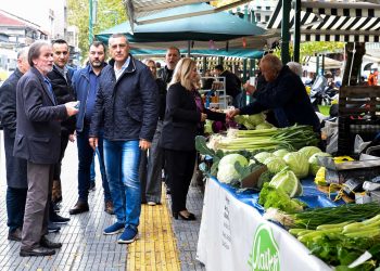 Ο Κουρέτας στη λαϊκή αγορά των Τρικάλων