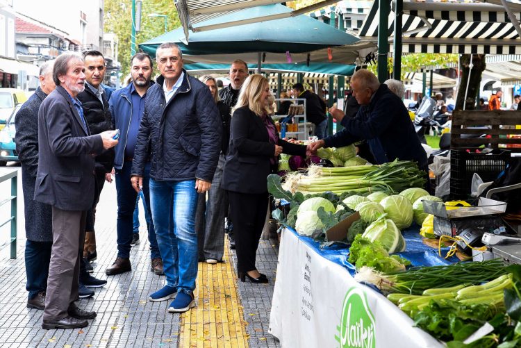 Ο  Κουρέτας  στη λαϊκή αγορά των Τρικάλων