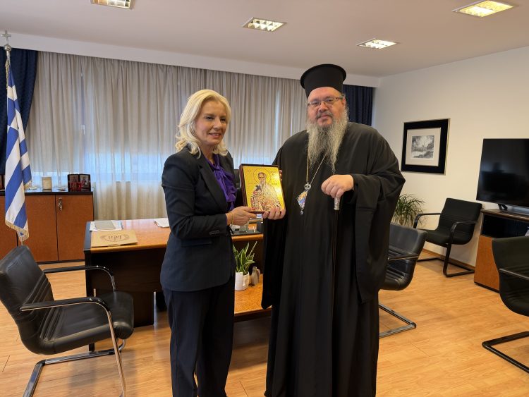 Επίσκεψη του Σεβασμιότατου Μητροπολίτη Λαρίσης  στη Γενική Γραμματέα Α.Δ.Θ.Στ.Ε.