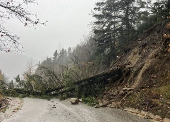 «Πολυθέα Ασπροποτάμου: Σε ασφυκτικό κλοιό η κακοκαιρία – “Χειρότερο κι από τον Daniel” λέει η πρόεδρος