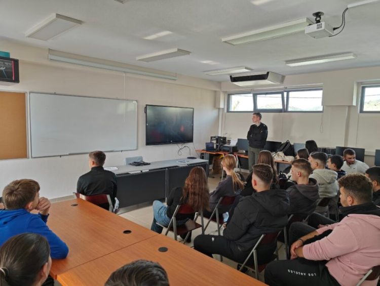Ενημέρωση μαθητών/τριών  για τις Στρατιωτικές Σχολές στο ΕΠΑ.Λ Φαρκαδόνας