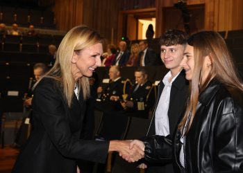 Από τα χαλάσματα στην Ελπίδα…. Οι Μαθητές της Φαρκαδόνας που έκαναν όλους να δακρύσουν