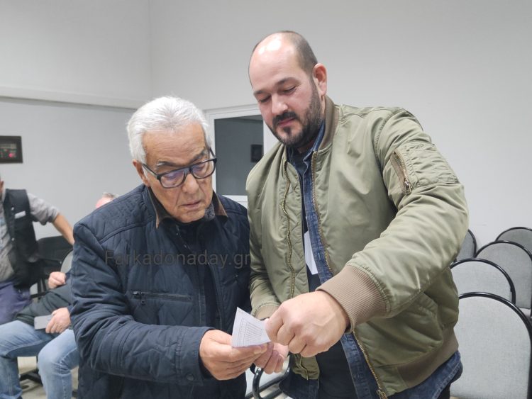 Μαθήματα πολιτικής δεξιοτεχνίας από τον «Μαύρο» στον νεαρό πρόεδρο του Πετροπόρου