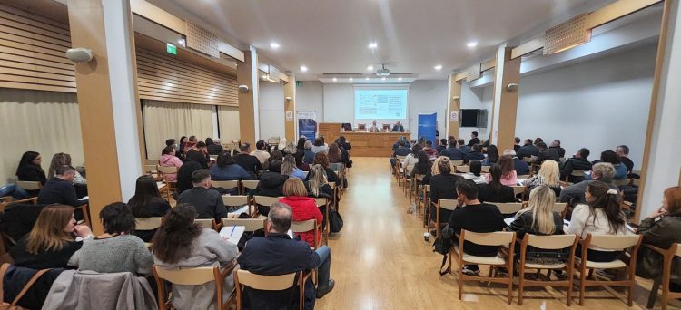 Μεγάλη επιτυχία σημείωσε η εκδήλωση του Επιμελητηρίου Τρικάλων για την Ψηφιακή Κάρτα Εργασίας και το νέο εργασιακό πλαίσιο για το 13ωρο